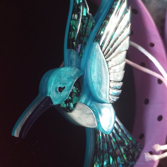 NIB 10th Birthday Hyacinth Hummingbird Erstwilder Brooch - Picture 5 of 9